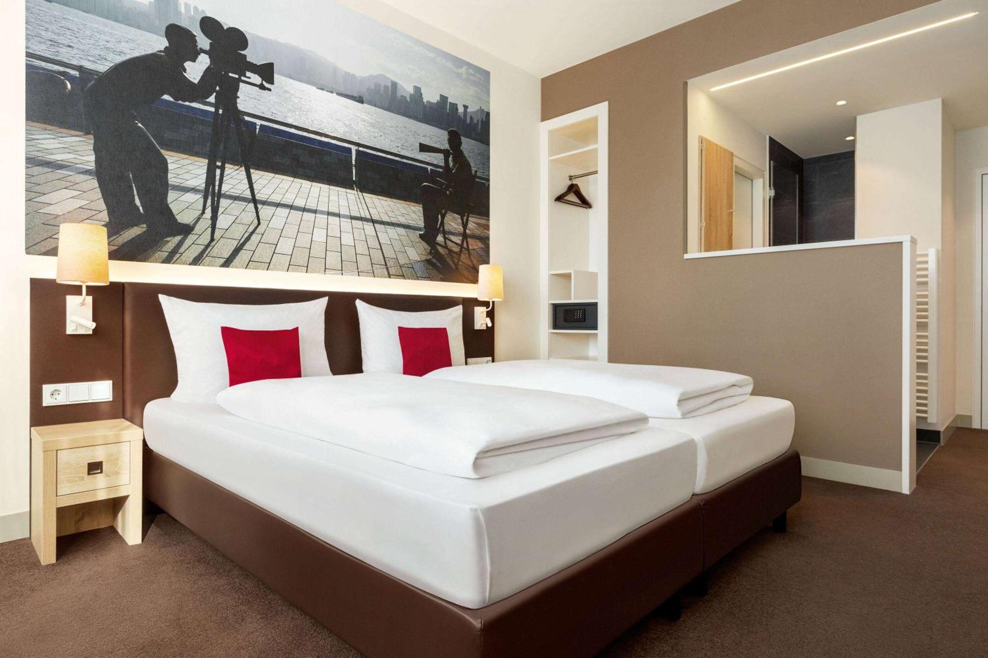 Отель Vienna House Easy By Wyndham Muenchen Экстерьер фото