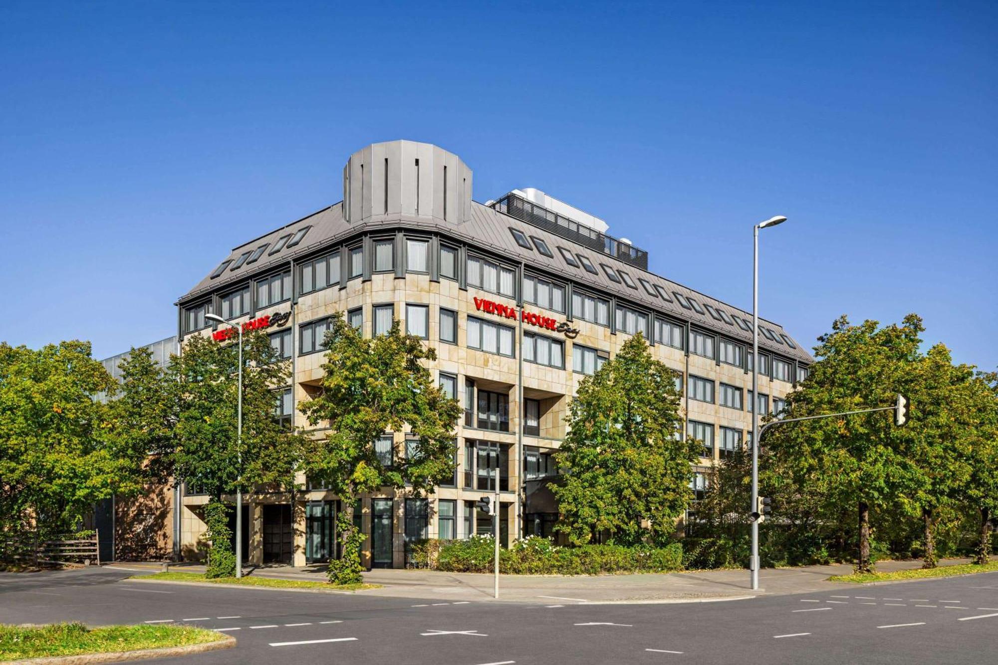 Отель Vienna House Easy By Wyndham Muenchen Экстерьер фото